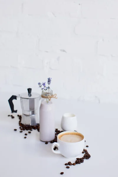 French press and coffee — Stock Photo, Image