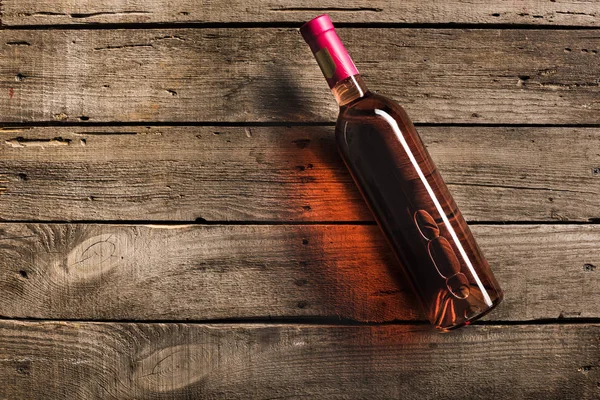 Fles roze wijn — Stockfoto