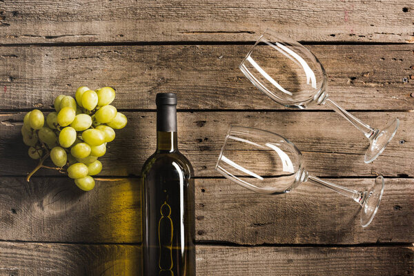 white wine with wineglasses and grapes 