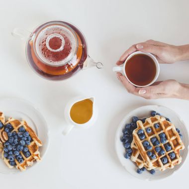 Kahvaltı waffle ve çay