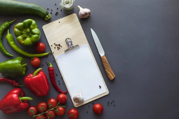 Vegetables with blank paper and cutting board — Stock Photo, Image