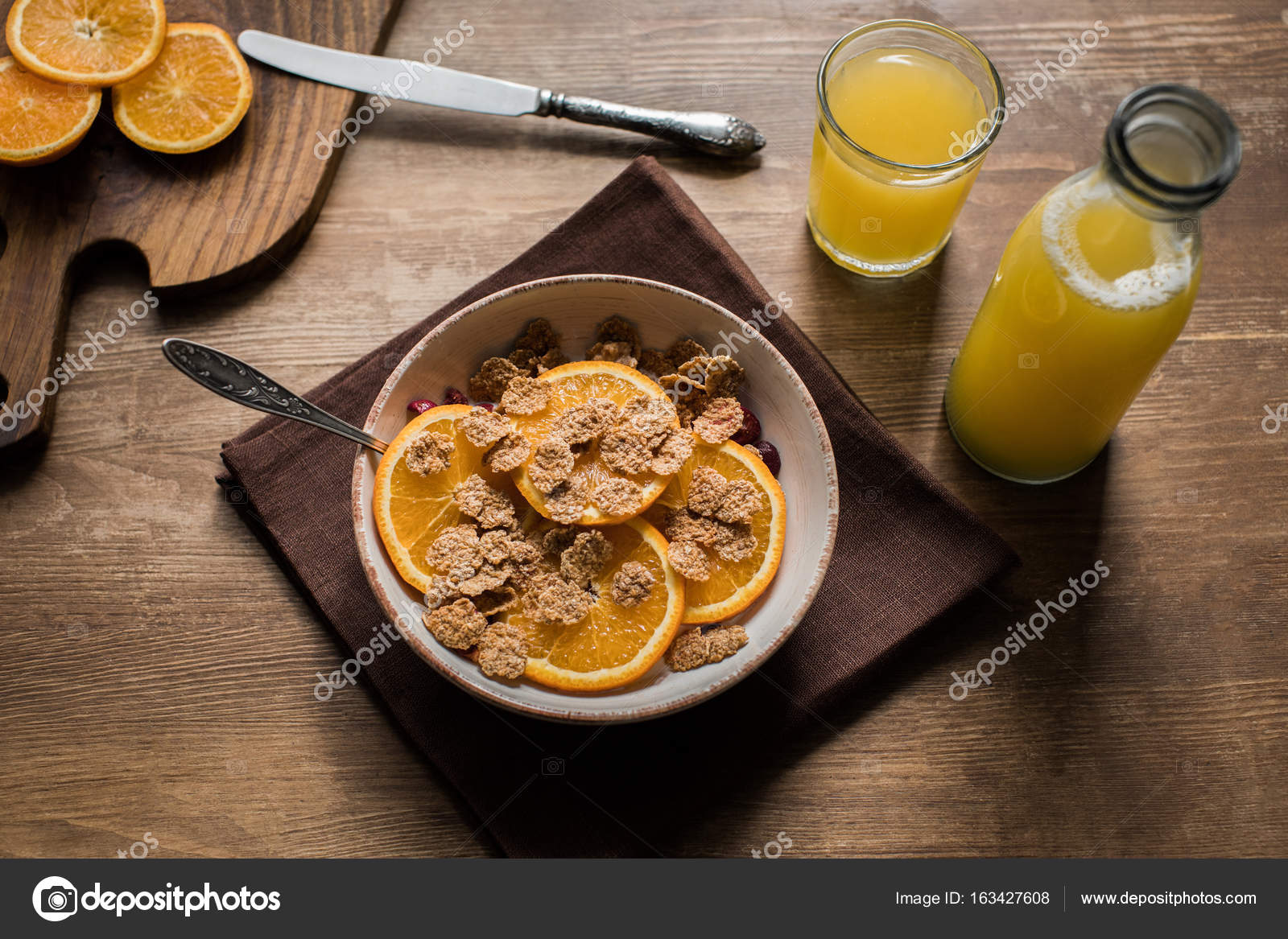 Corn flakes and orange juice — Stock Photo © AntonMatyukha 163427608