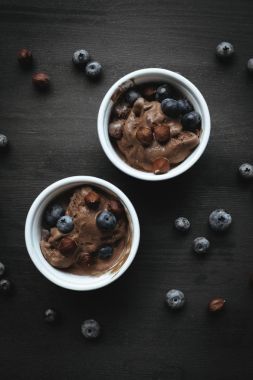 ev yapımı çikolata ile kase