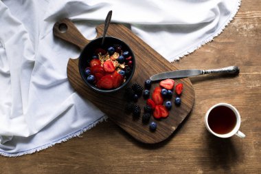 Mısır gevreği çilek ile 