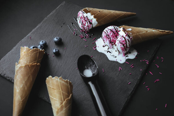 ice cream with sugar spreading