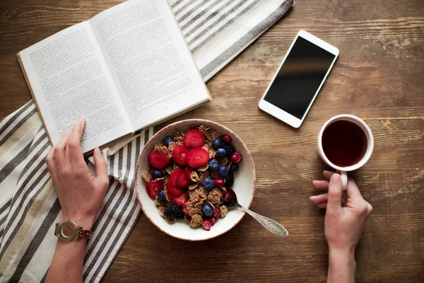 Colazione con corn flakes — Foto Stock