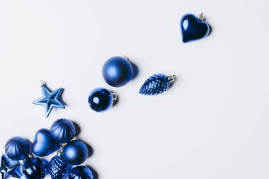 çeşitli Noel oyuncaklar düzenlenmiş