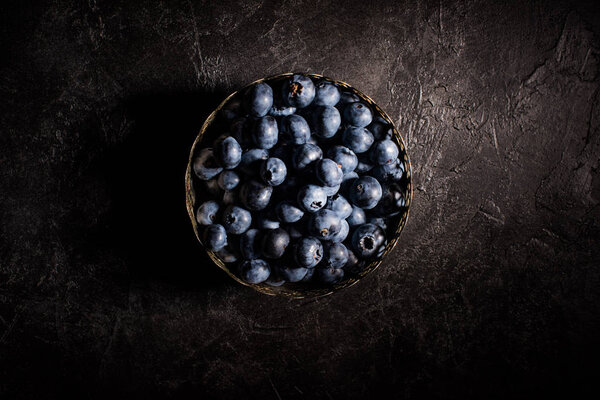 черника в винтажной чаше
 