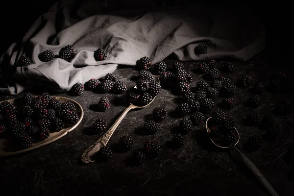 Blackberries and vintage cutlery — Stock Photo, Image