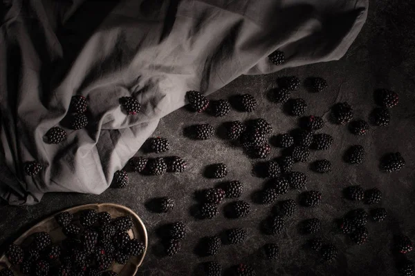 黑莓和老式板 — 图库照片