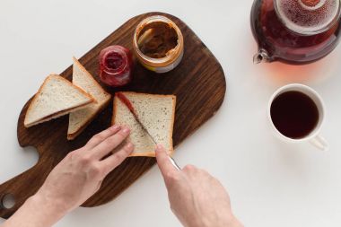 reçel ve fıstık ezmesi ile tost