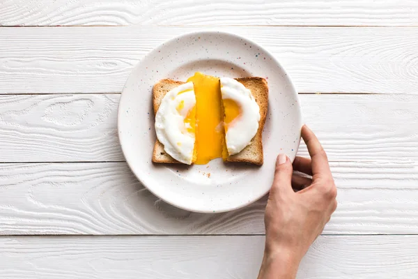 Fried egg on toast — Stock Photo, Image