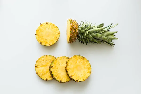 Piña para tus snacks saludables. FOto AntonMatyukha en Depositphotos