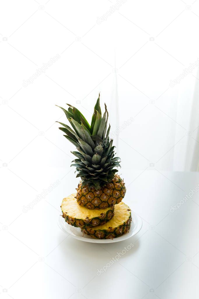 sliced fresh pineapple