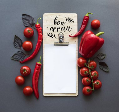 biber ve boş kağıt sayfası