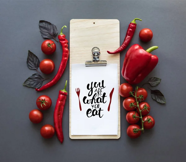 biber ve boş kağıt sayfası