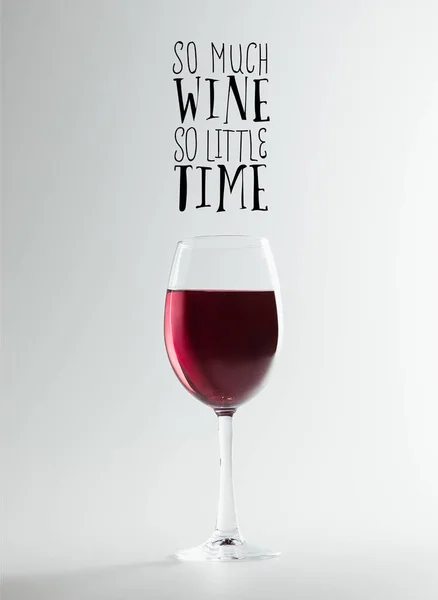 Červené víno ve skle — Stock fotografie
