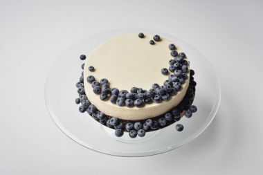 Cheesecake yaban mersini cam stand ile