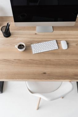 Modern ofiste bilgisayarlı işyeri