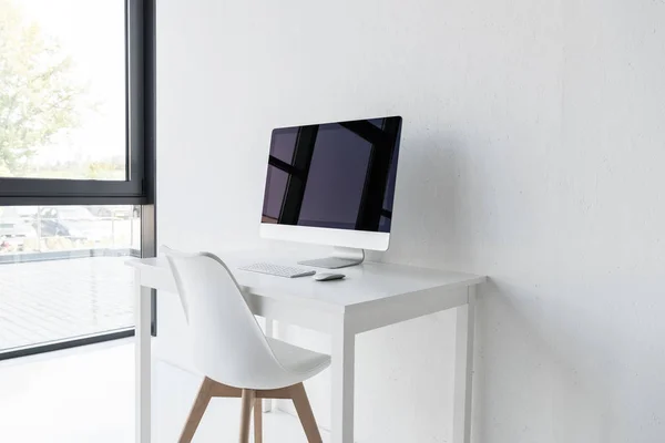 Workplace with computer in modern office — Stock Photo, Image