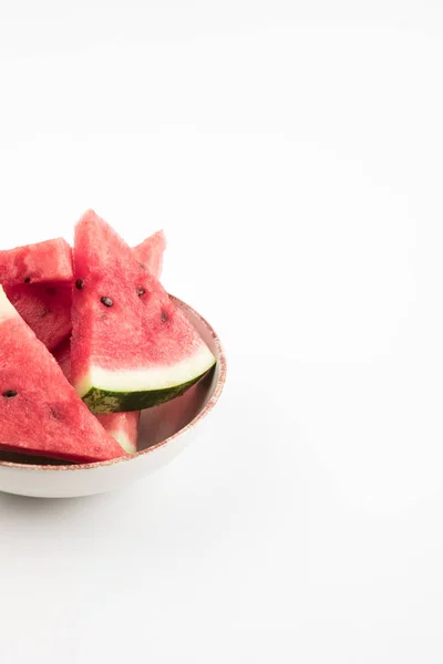 Watermeloen slices in kom — Stockfoto