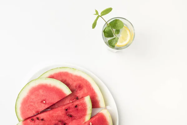 Vattenmelon och saft i glas — Stockfoto