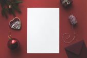 prázdná karta s vánoční ozdoby 