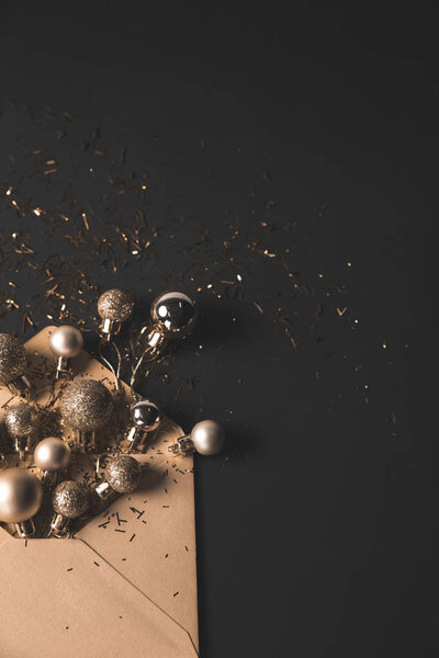 Рождественские балы в конверте
