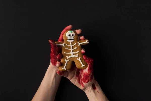 Hands holding halloween cookie — Stock Photo, Image