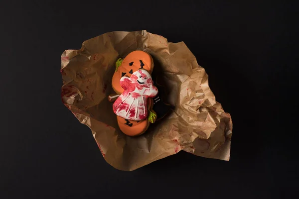 Halloween cookies in baking paper — Free Stock Photo