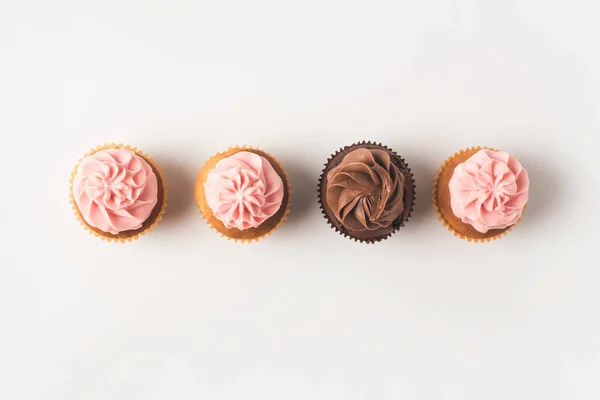 Cupcakes with frosting — Stock Photo, Image