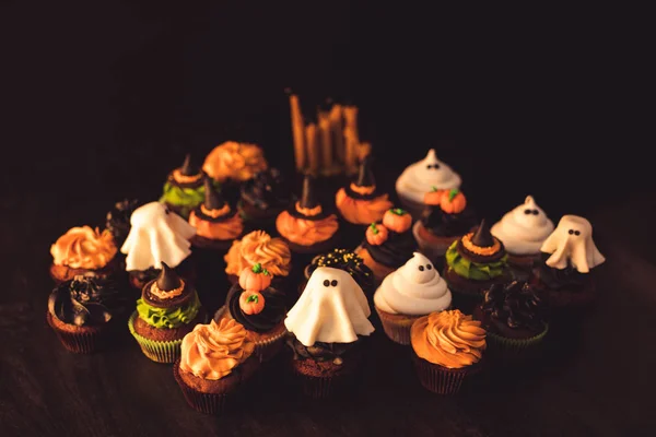 Traditional halloween cupcakes — Stock Photo, Image