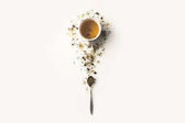 bylinkový čaj v šálku