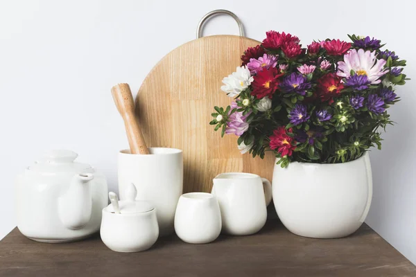 Kitchen utensils and flowers — Stock Photo, Image