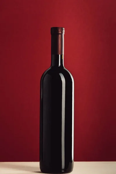 Garrafa de vinho tinto — Fotografia de Stock