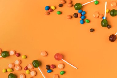 Renkli Cadılar Bayramı şekerleri