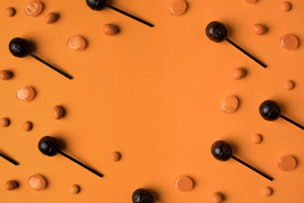 검정색과 주황색 막대 사탕 — 스톡 사진