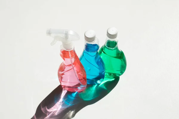 Coloridos productos de limpieza — Foto de Stock
