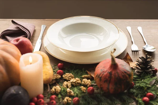 Served table and vegetables — Stock Photo, Image