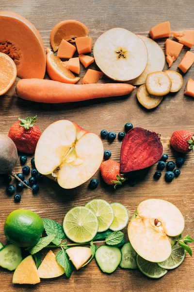 Frisches rohes Obst und Gemüse — Stockfoto