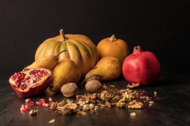kabaklar, meyve ve ceviz 