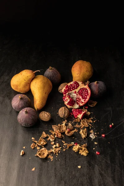 Frutas y nueces otoñales — Foto de Stock