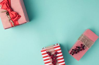 christms hediye kutuları şeritler