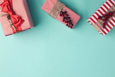 christms hediye kutuları şeritler
