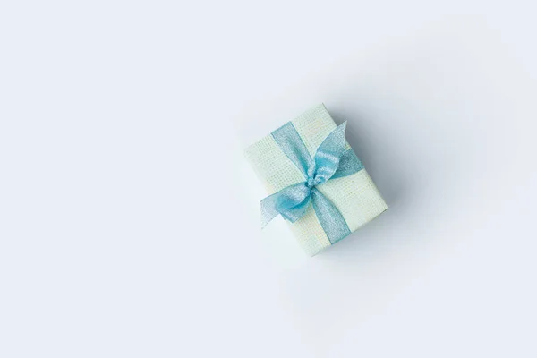 Wrapped christmas present — Stock Photo, Image