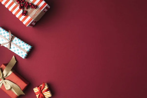 Uspořádat vánoční dárkové krabice — Stock fotografie