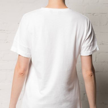 Boş beyaz t-shirt, kadın