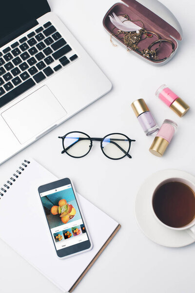 laptop with ssss website at workplace