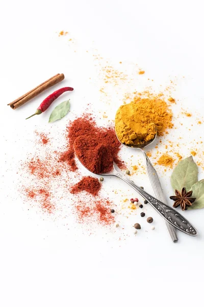 Spoons with paprika and curry — Stock Photo, Image