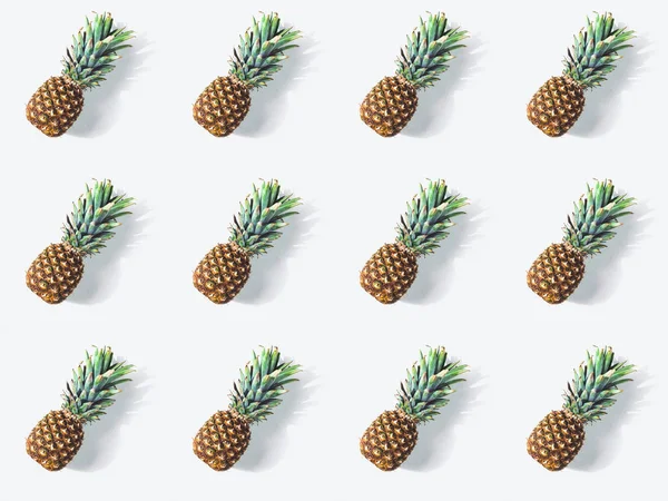 Dojrzałe ananasy — Zdjęcie stockowe